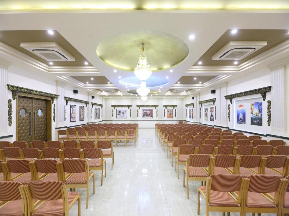 Cinemascope An Apart Hotel Ченнаї Екстер'єр фото