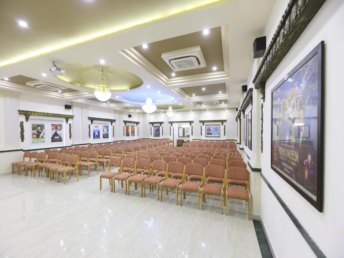 Cinemascope An Apart Hotel Ченнаї Екстер'єр фото