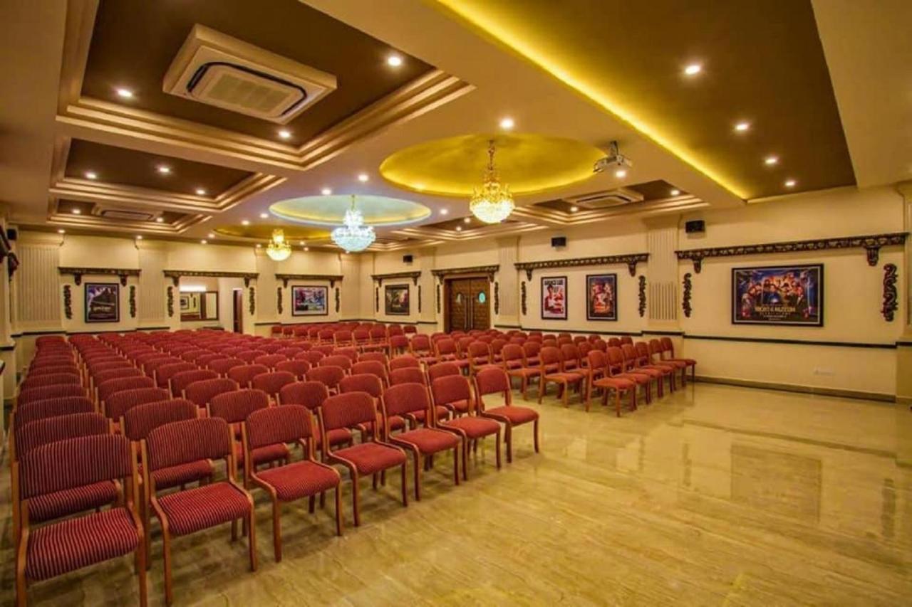 Cinemascope An Apart Hotel Ченнаї Екстер'єр фото